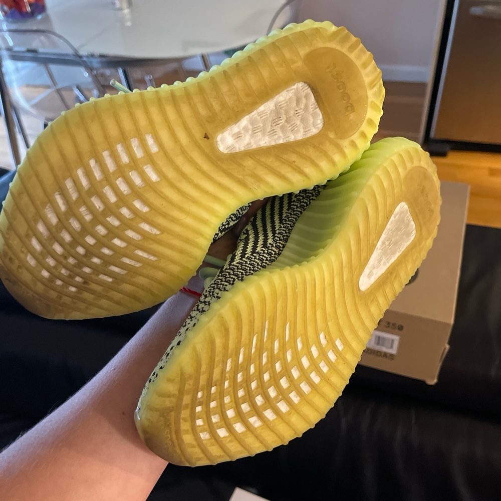 Yeezy authentic - Picture 2 of 4